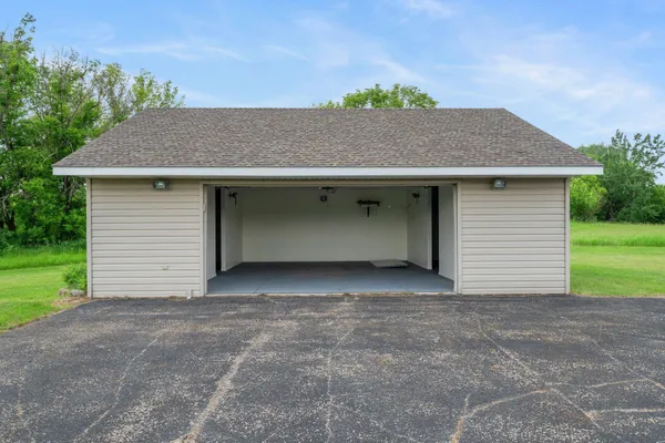 $1,149,000 | 19800 Stephan Drive, Starbuck, MN 56381