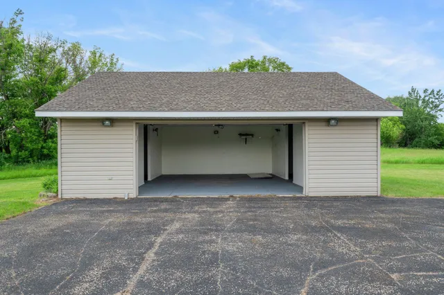 $1,149,000 | 19800 Stephan Drive, Starbuck, MN 56381