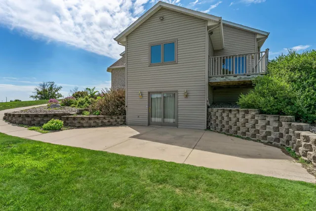 $1,149,000 | 19800 Stephan Drive, Starbuck, MN 56381