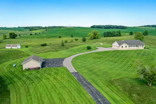 $1,149,000 | 19800 Stephan Drive, Starbuck, MN 56381