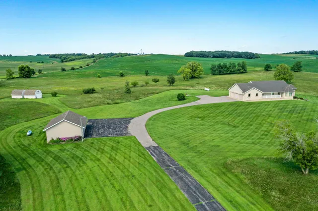 $1,149,000 | 19800 Stephan Drive, Starbuck, MN 56381