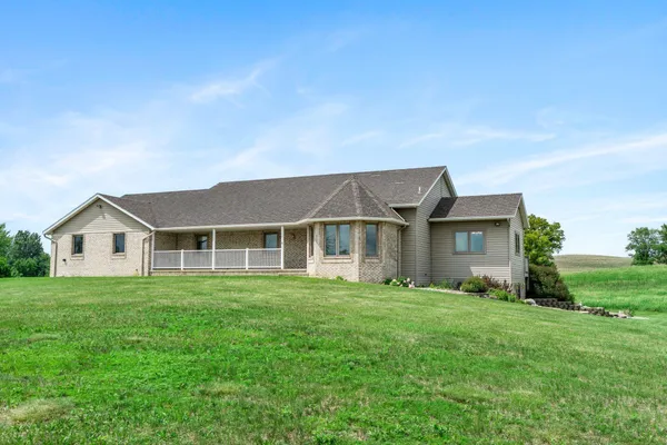 $1,149,000 | 19800 Stephan Drive, Starbuck, MN 56381