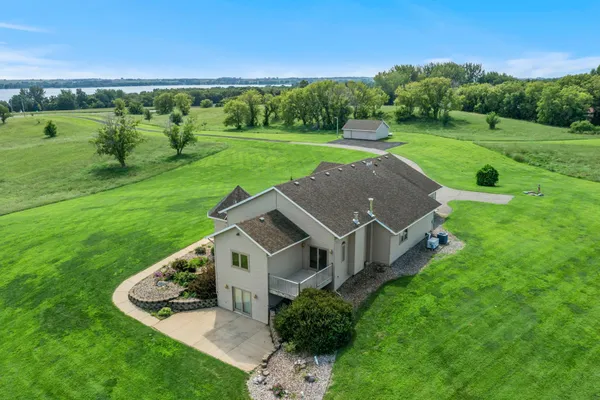 $1,149,000 | 19800 Stephan Drive, Starbuck, MN 56381
