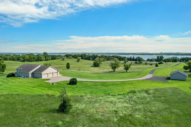 $1,149,000 | 19800 Stephan Drive, Starbuck, MN 56381