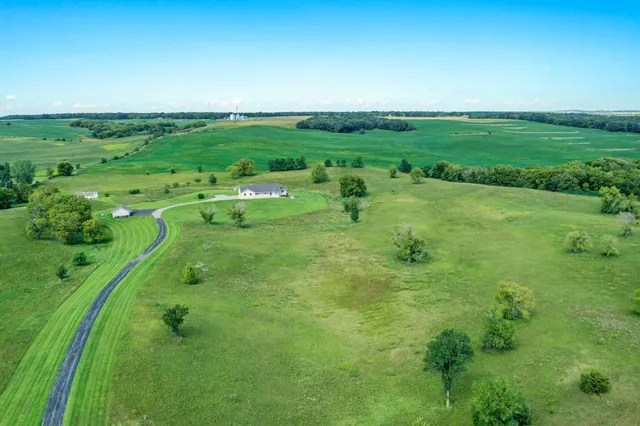 $1,149,000 | 19800 Stephan Drive, Starbuck, MN 56381