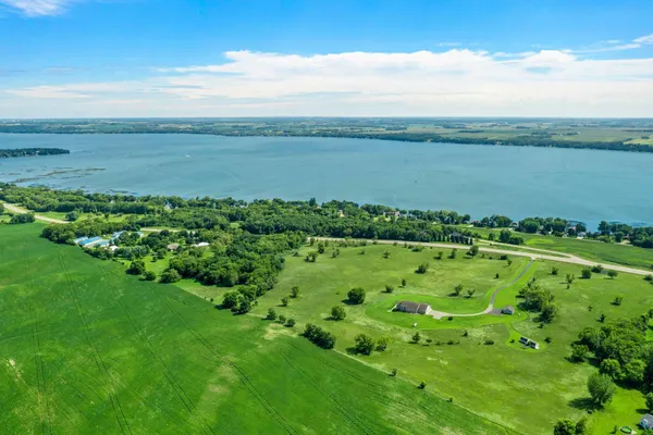 $1,149,000 | 19800 Stephan Drive, Starbuck, MN 56381