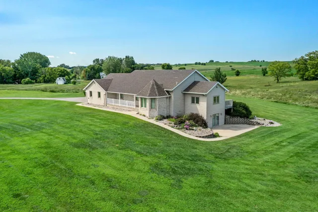 $1,149,000 | 19800 Stephan Drive, Starbuck, MN 56381