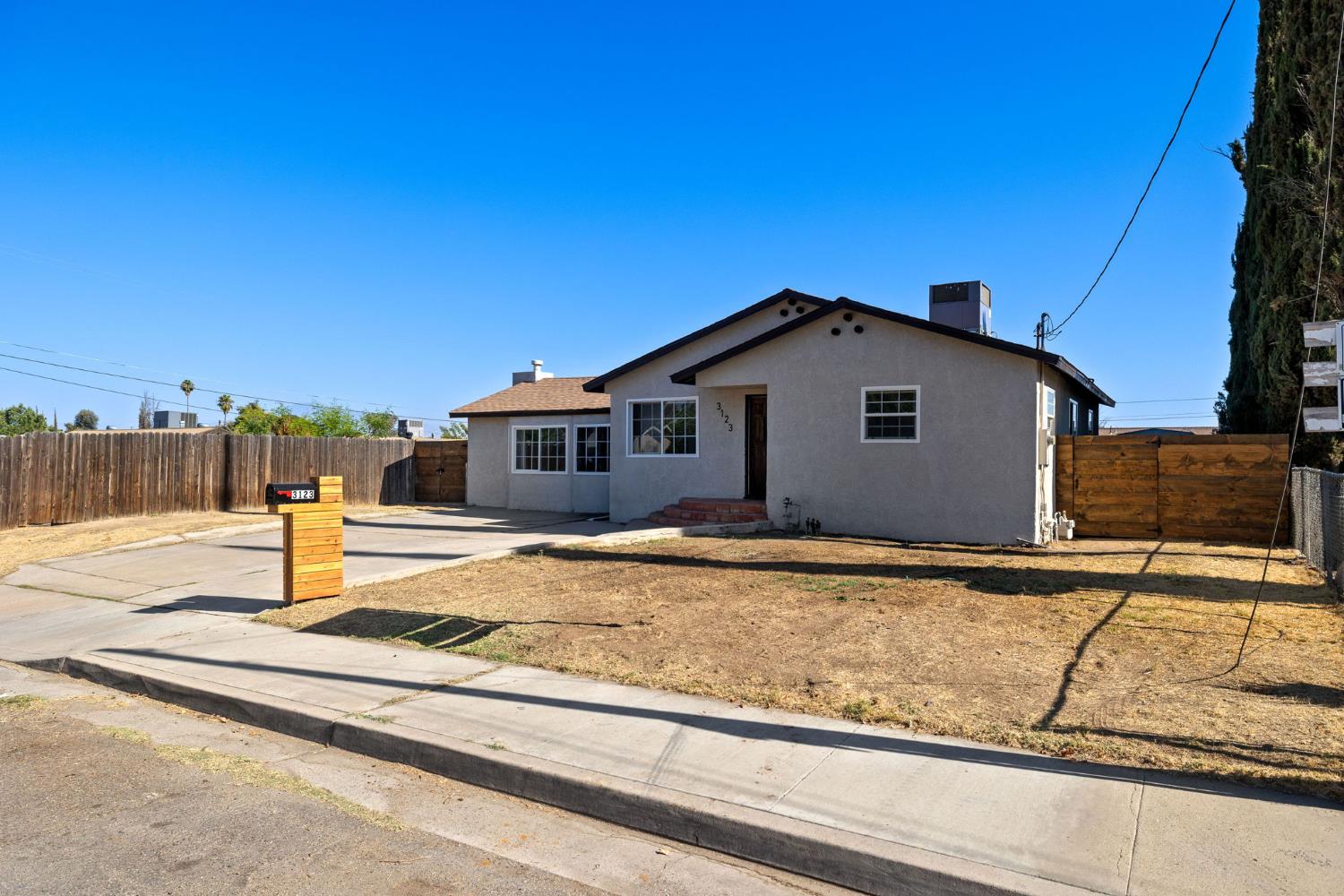 3123 Crestline Road Bakersfield, CA 93306 - Photo 3 of 45 Gallery Image 3