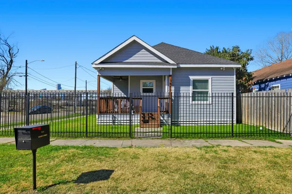 $1,900 | 1401 Sydnor Street, Houston, TX 77020