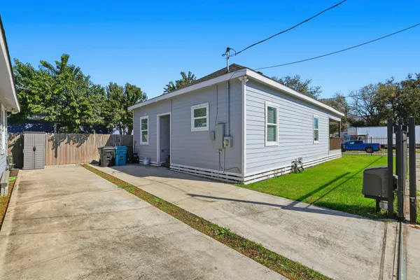 $1,900 | 1401 Sydnor Street, Houston, TX 77020