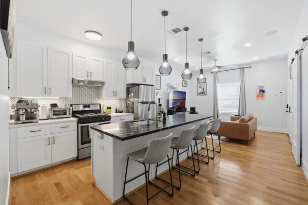 $1,900 | 1401 Sydnor Street, Houston, TX 77020