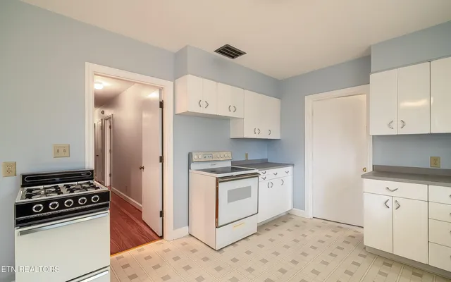 $425,000 | 140 Magna Vista Drive, Harriman, TN 37748