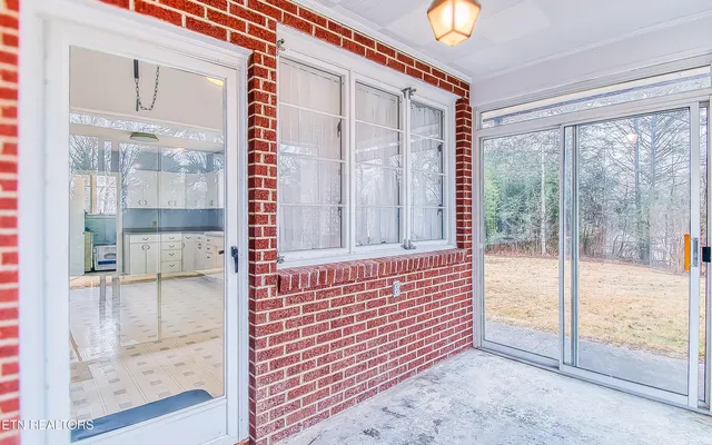 $425,000 | 140 Magna Vista Drive, Harriman, TN 37748