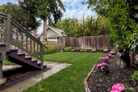 $950,000 | 1830 North 54th Street, Seattle, WA 98103