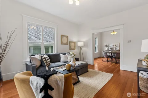 $950,000 | 1830 North 54th Street, Seattle, WA 98103