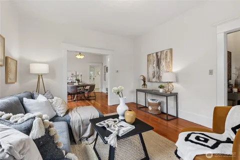 $950,000 | 1830 North 54th Street, Seattle, WA 98103