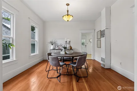 $950,000 | 1830 North 54th Street, Seattle, WA 98103