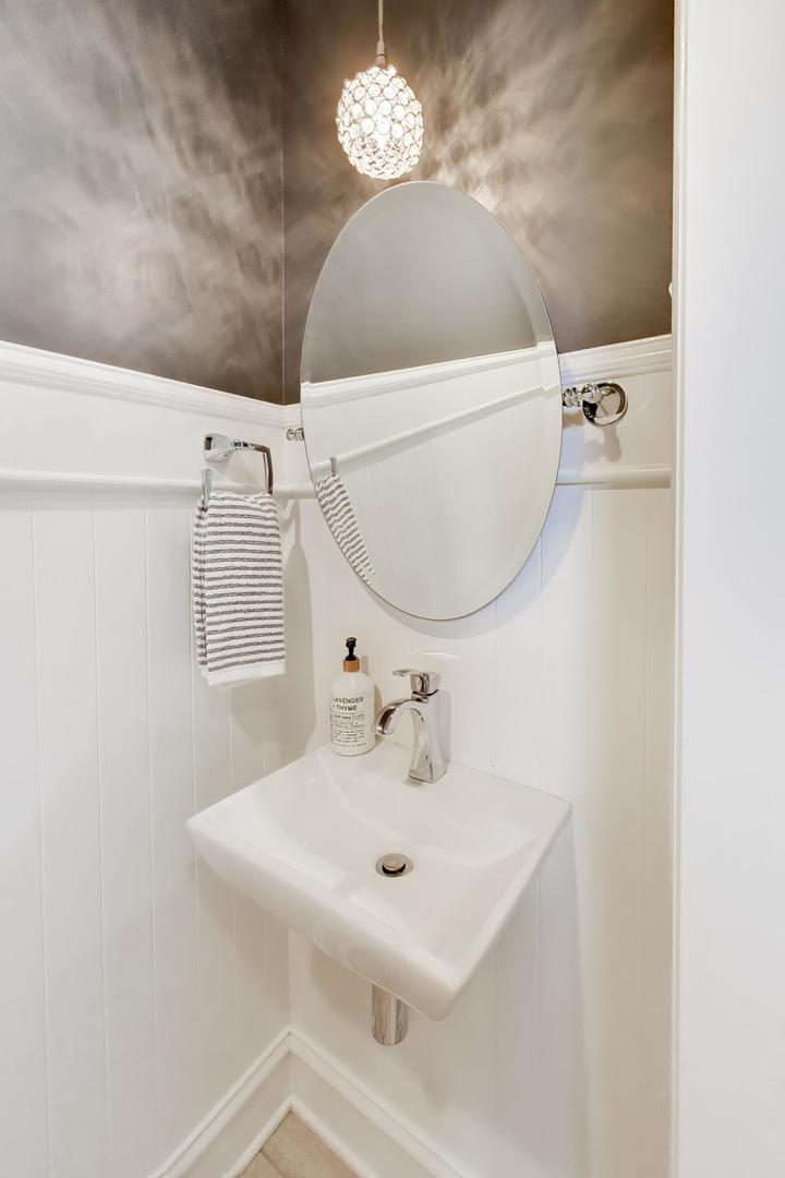 1212 West Clarendon Road Arlington Heights, IL 60004 - Photo 20 of 50