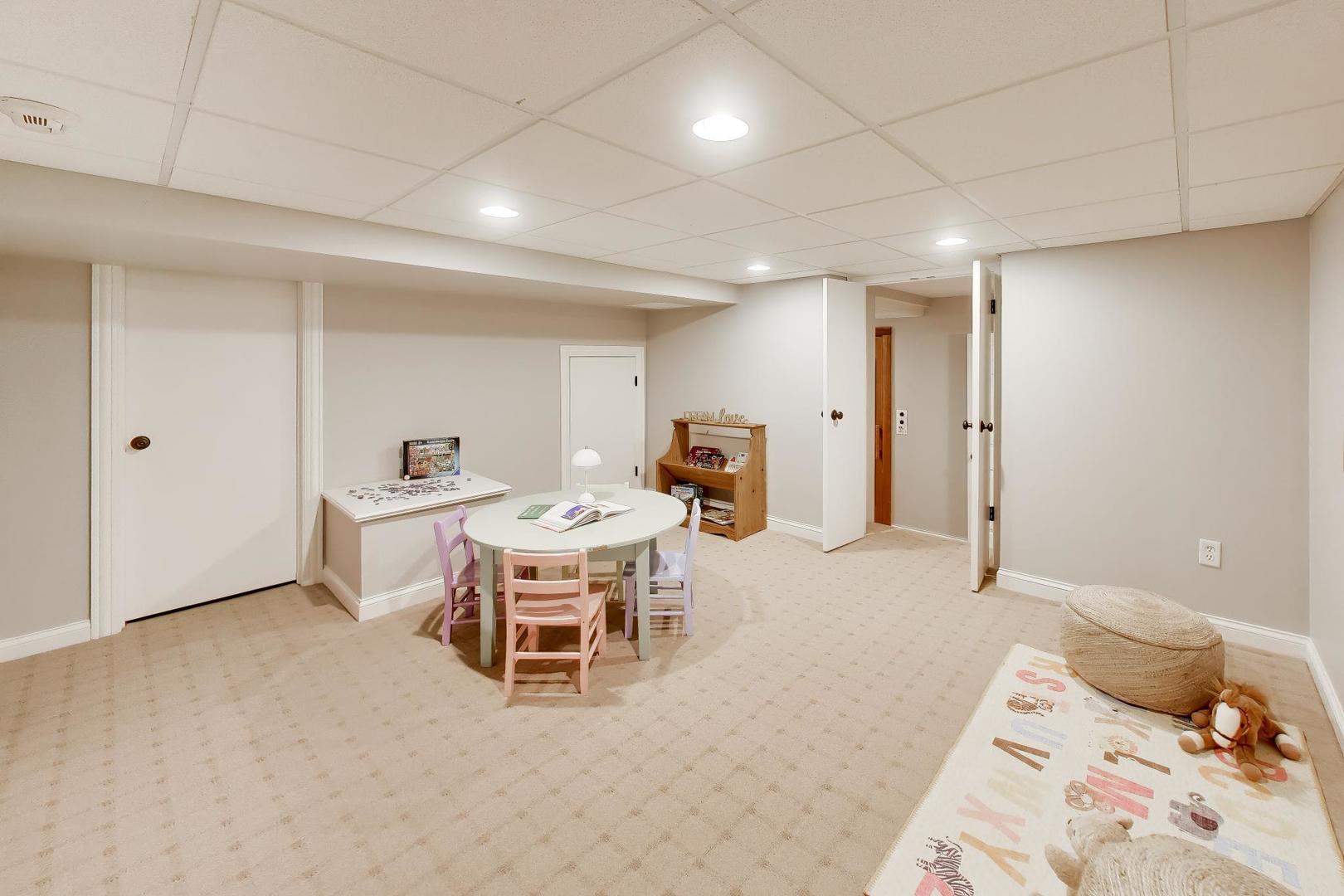 1212 West Clarendon Road Arlington Heights, IL 60004 - Photo 38 of 50