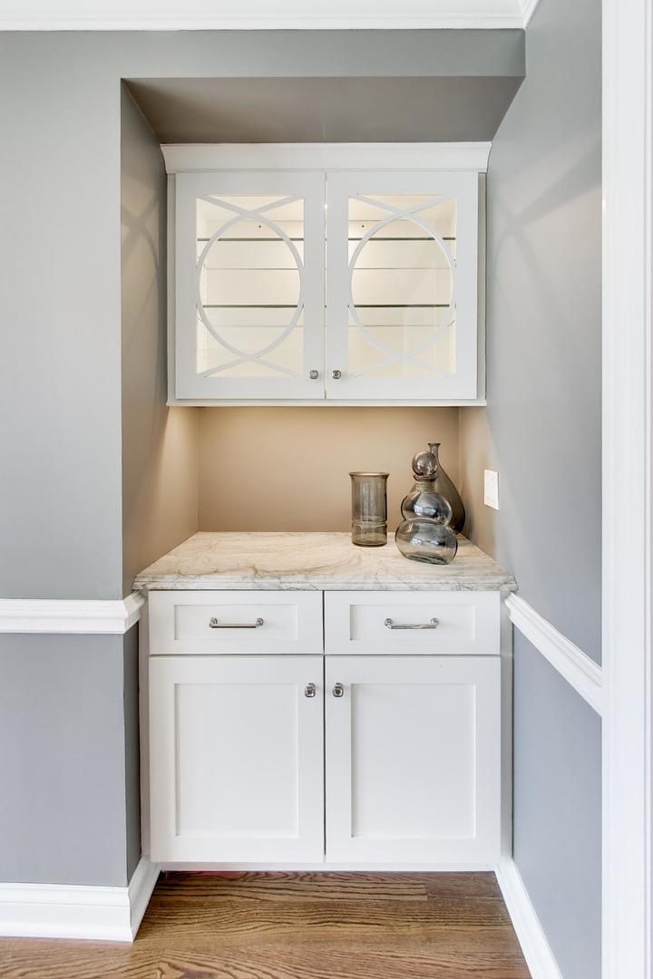 1212 West Clarendon Road Arlington Heights, IL 60004 - Photo 9 of 50