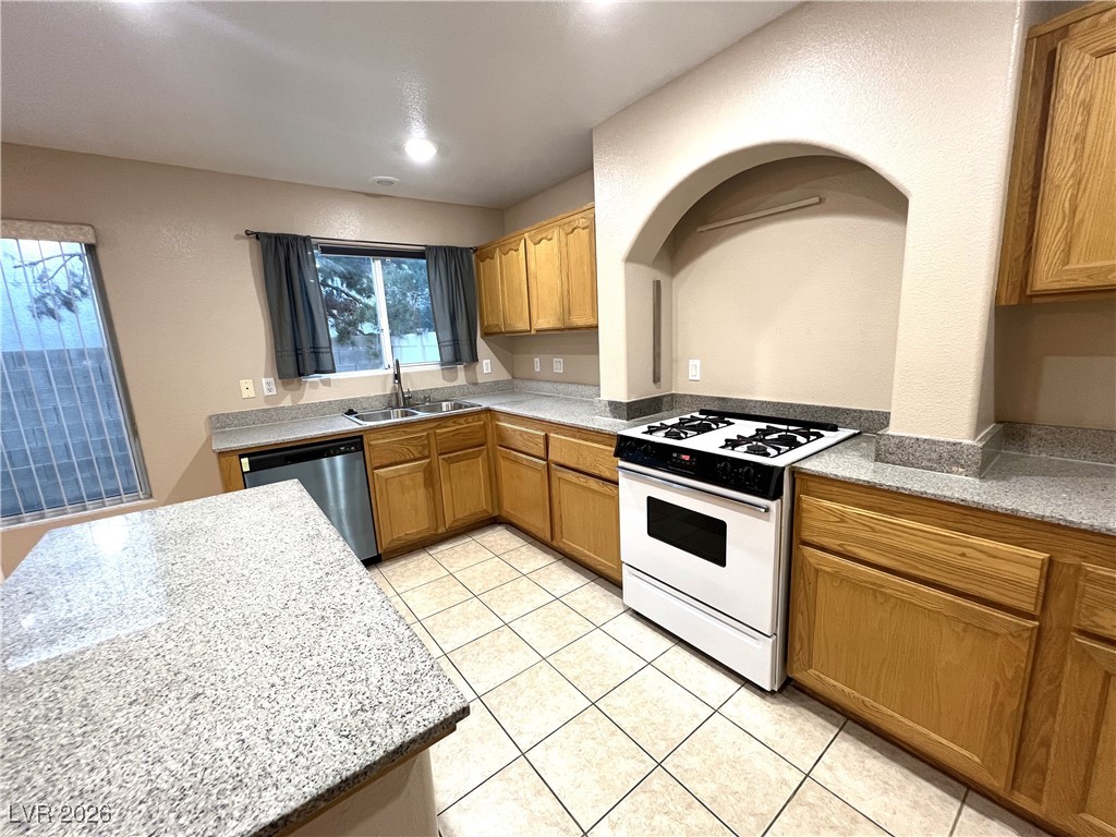 7327 Laburnum Street Las Vegas, NV 89113 - Photo 8 of 35