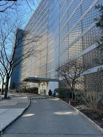 $200,000 | 2400 Johnson Avenue, Unit 4H | Spuyten Duyvil