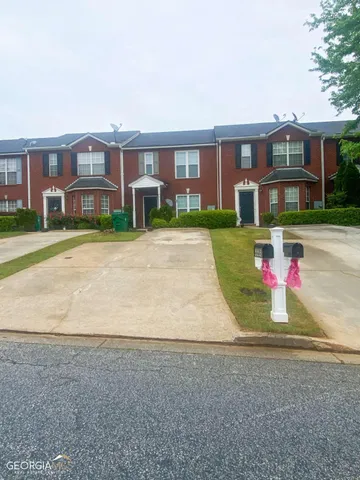 $2,200 | 5553 Strathmoor Manor Circle, Lithonia, GA 30058