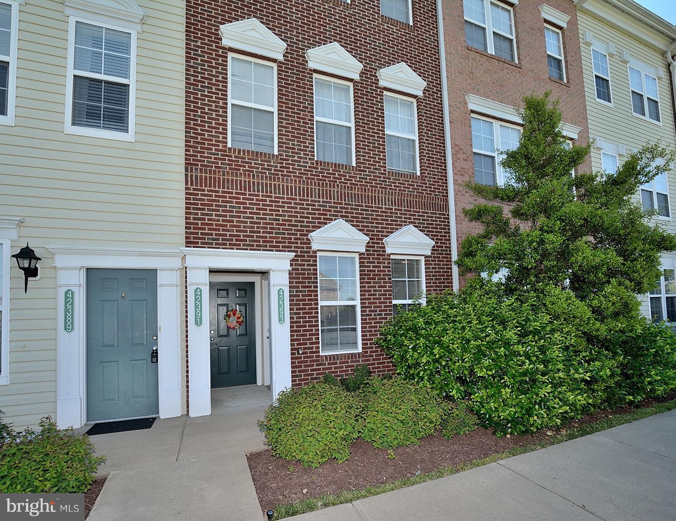 42393 Goldenseal Square, Unit 42393 Ashburn, VA 20148 - Photo 1 of 18 Exterior (Front)