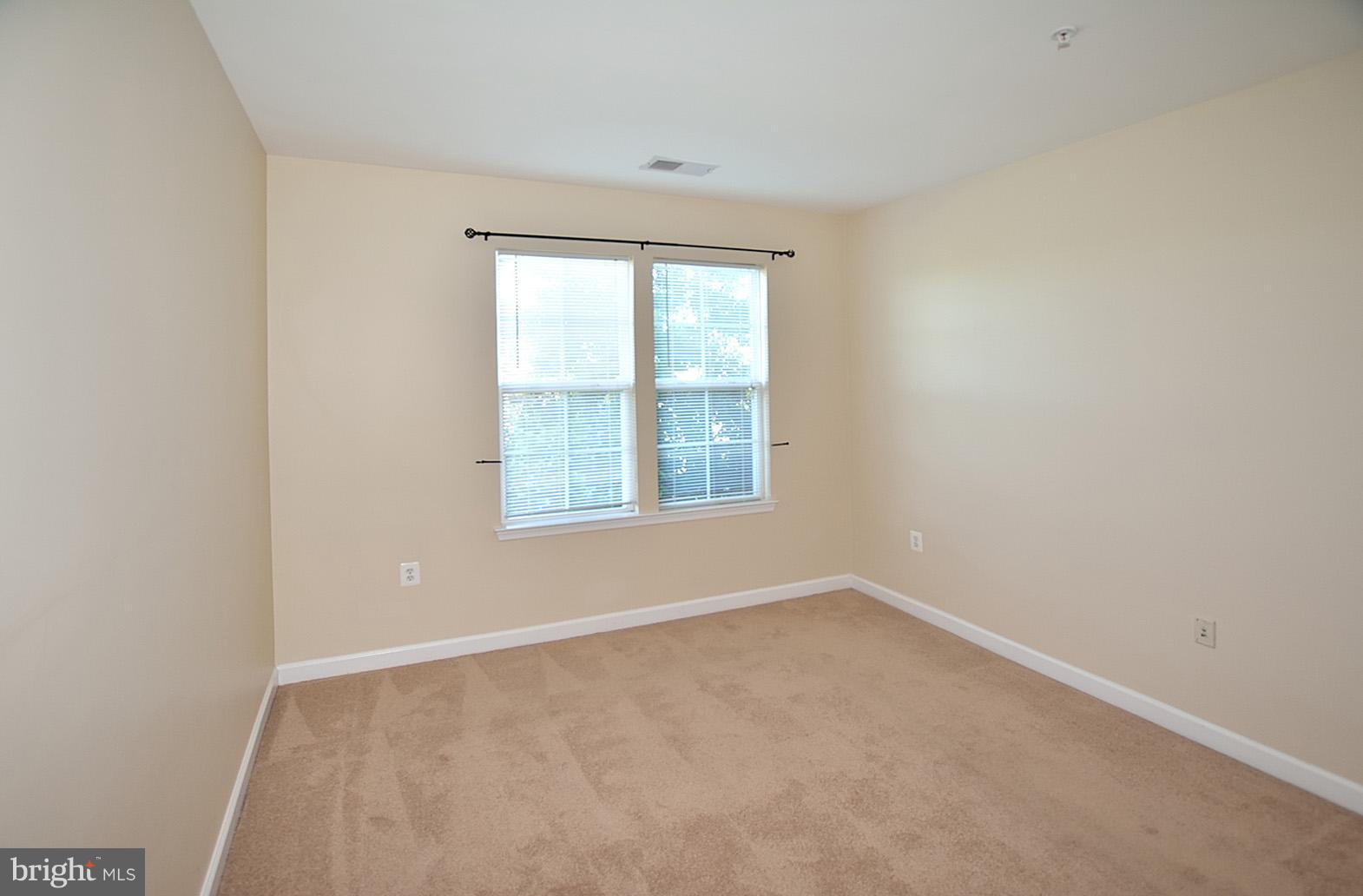 42393 Goldenseal Square, Unit 42393 Ashburn, VA 20148 - Photo 8 of 18 Bedroom (Master)