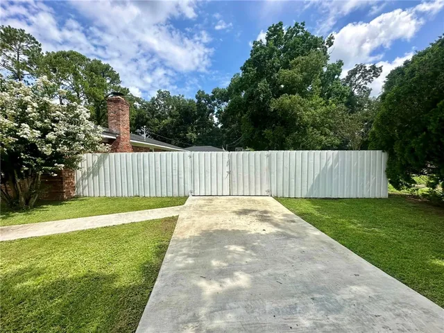 $385,000 | 2026 Ellis Lane, Blackshear, GA 31516