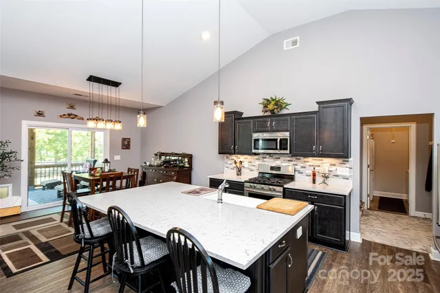 $689,000 | 340 Hound Holw Road, Camden, SC 29020