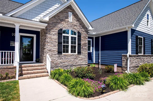 $689,000 | 340 Hound Holw Road, Camden, SC 29020