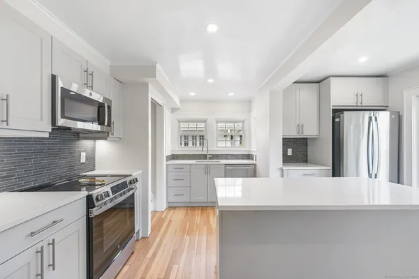 $8,250 | 15 Richmond Drive, Greenwich, CT 06870