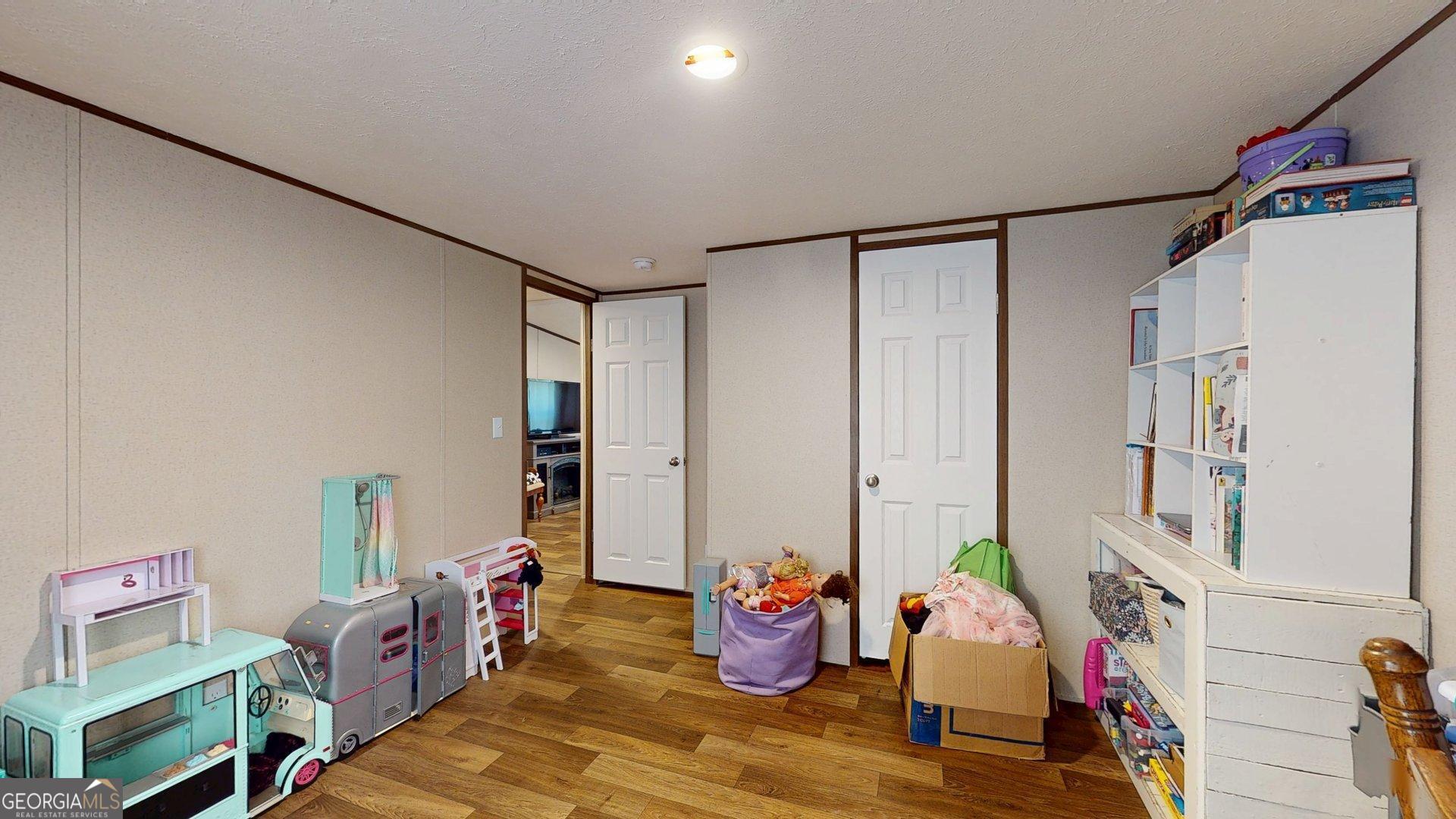 5571 Old Dixie Highway South Springfield, GA 31329 - Photo 12 of 38 a living room with furniture and a window