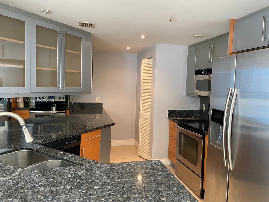 701 Brickell Key Boulevard, Unit 1902 Miami, FL 33131 - Photo 8 of 18