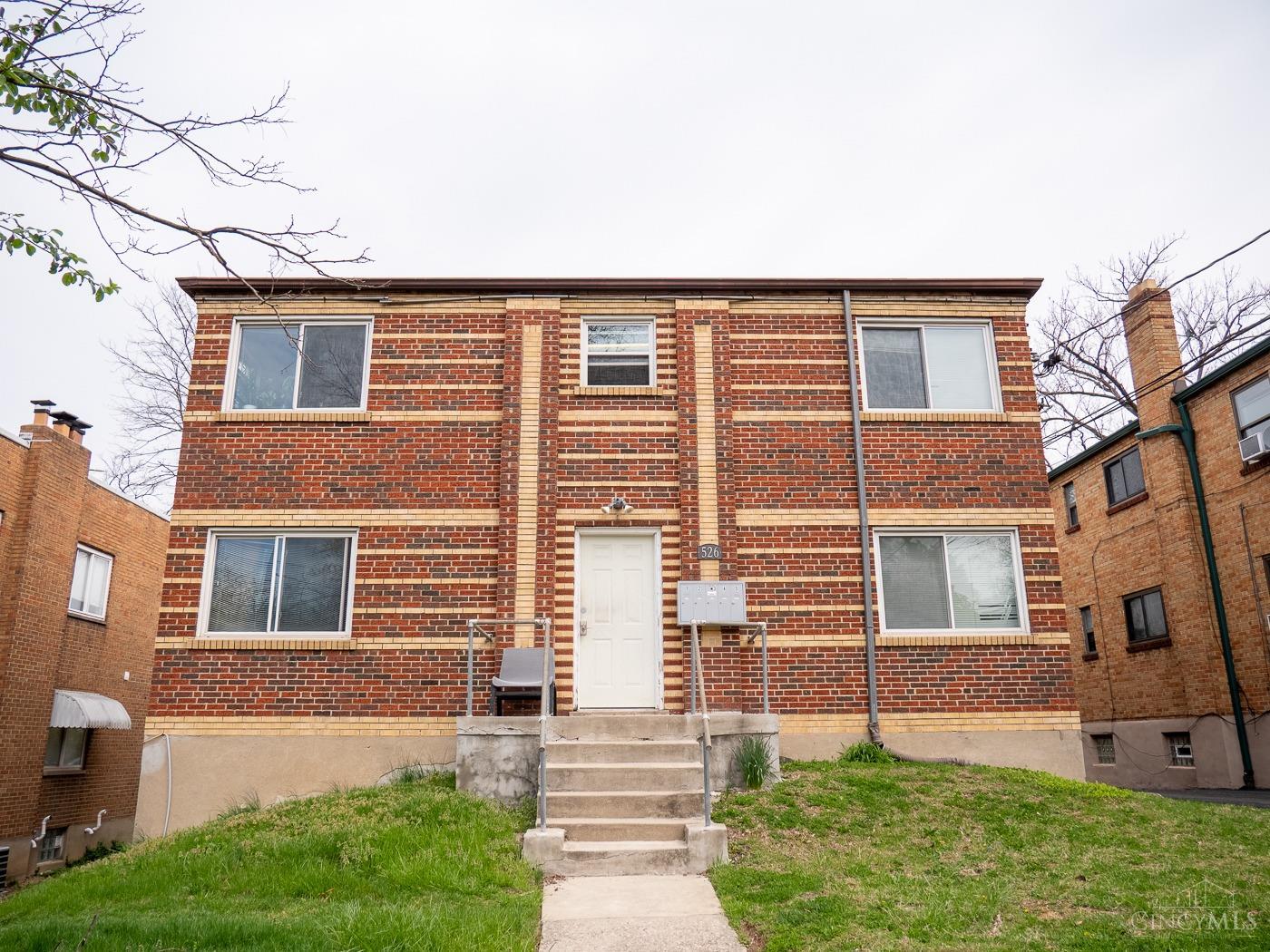 526 Riddle Crest Lane Cincinnati, OH 45220 - Photo 1 of 44 Gallery Image 1