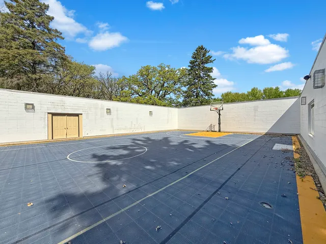 $2,650,000 | 2407 West Galena Avenue, Freeport, IL 61032