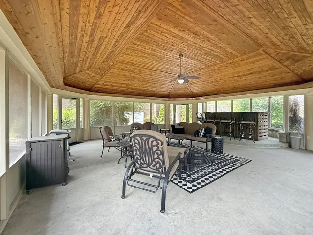 $2,650,000 | 2407 West Galena Avenue, Freeport, IL 61032