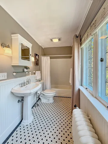 $2,650,000 | 2407 West Galena Avenue, Freeport, IL 61032