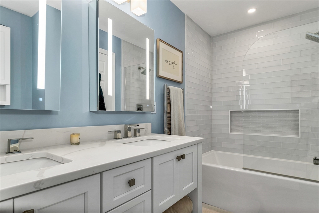 84 Hawthorne Village Road, Unit 84 Nashua, NH 03062 - Photo 13 of 42 Gallery Image 13