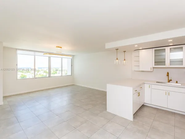 $2,490 | 1000 West Avenue, Unit 1432, Miami Beach, FL 33139