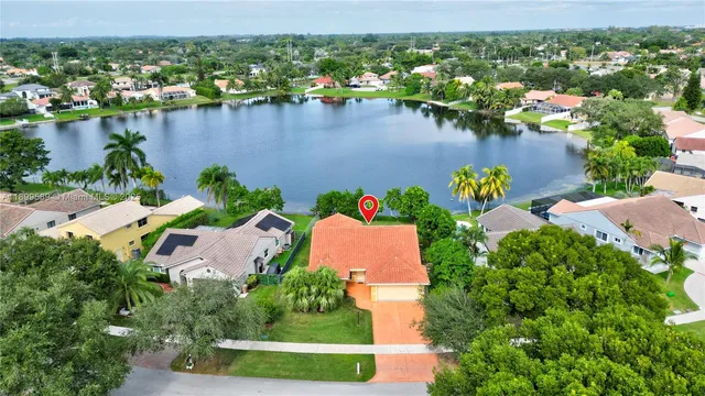 an aerial view of residential house with outdoor space and lake view