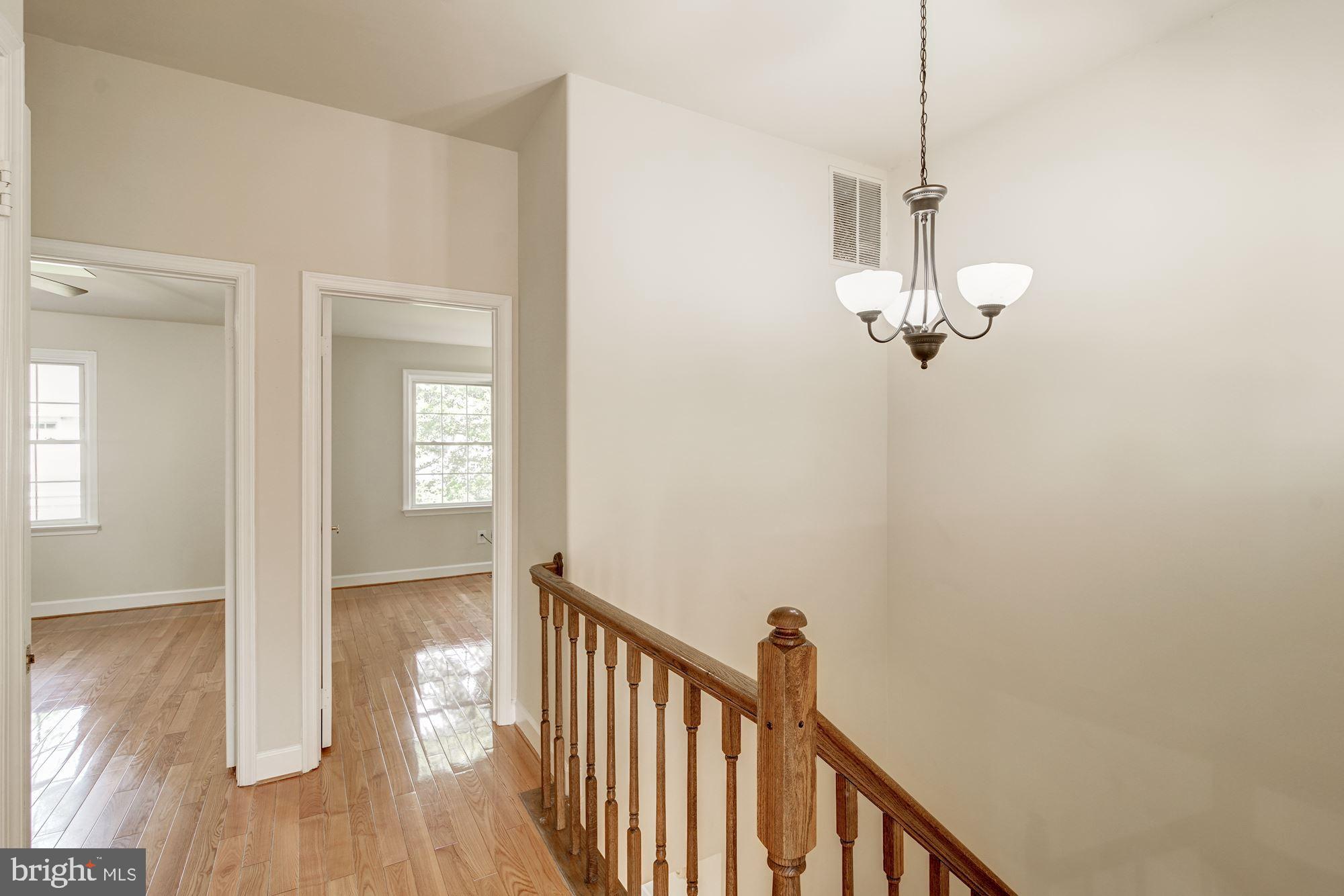 3968 Valley Ridge Drive Fairfax, VA 22033 - Photo 18 of 41 Hallway
