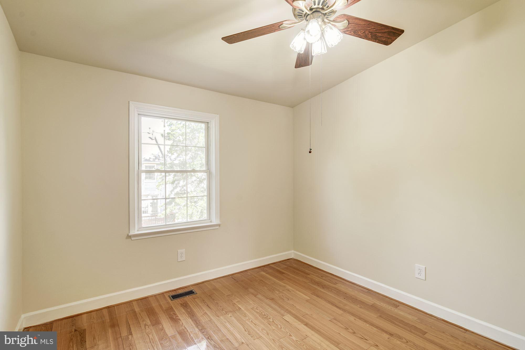 3968 Valley Ridge Drive Fairfax, VA 22033 - Photo 27 of 41 Bedroom 1