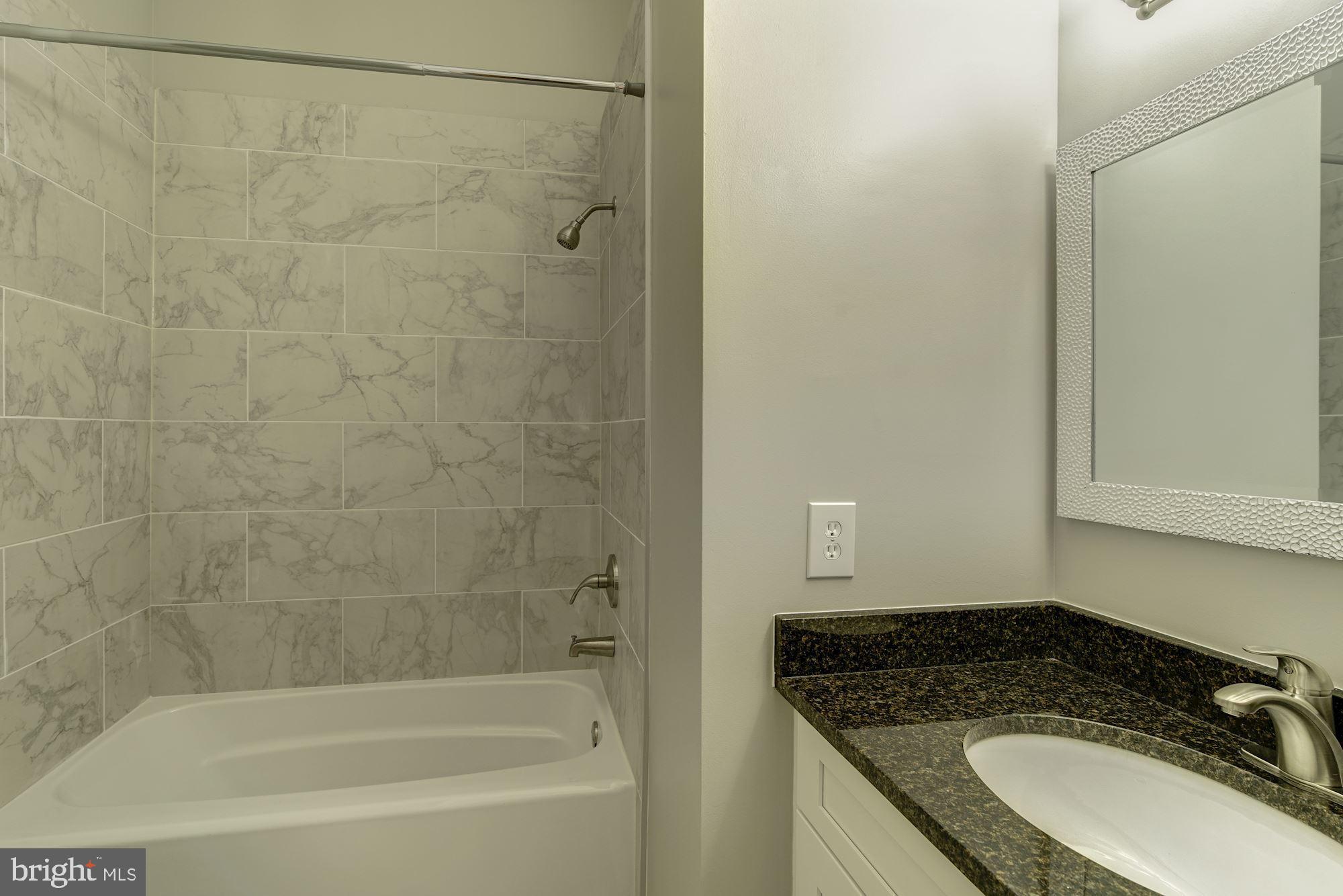 3968 Valley Ridge Drive Fairfax, VA 22033 - Photo 29 of 41 Hallway Bath 1