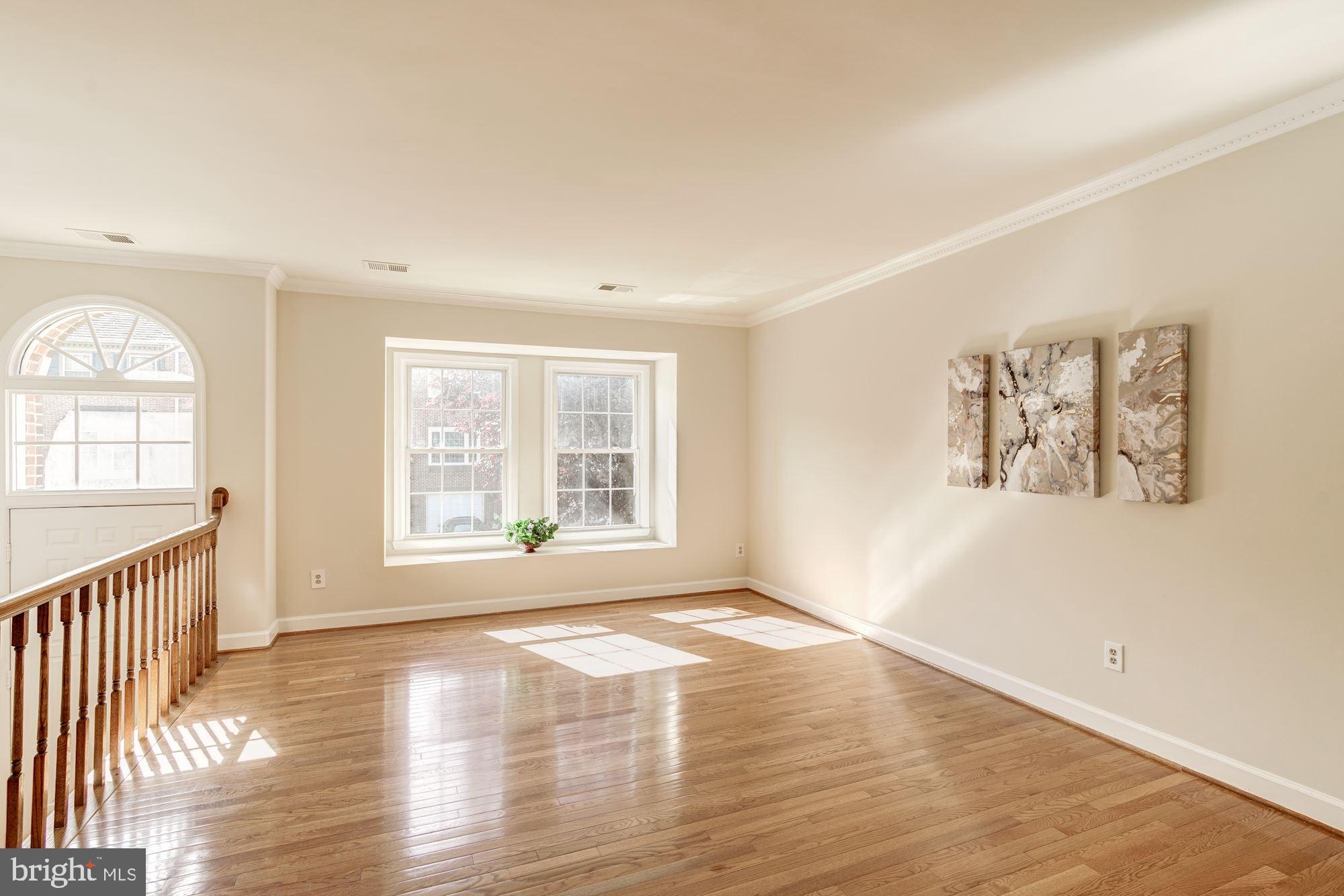 3968 Valley Ridge Drive Fairfax, VA 22033 - Photo 6 of 41 Living Room 1