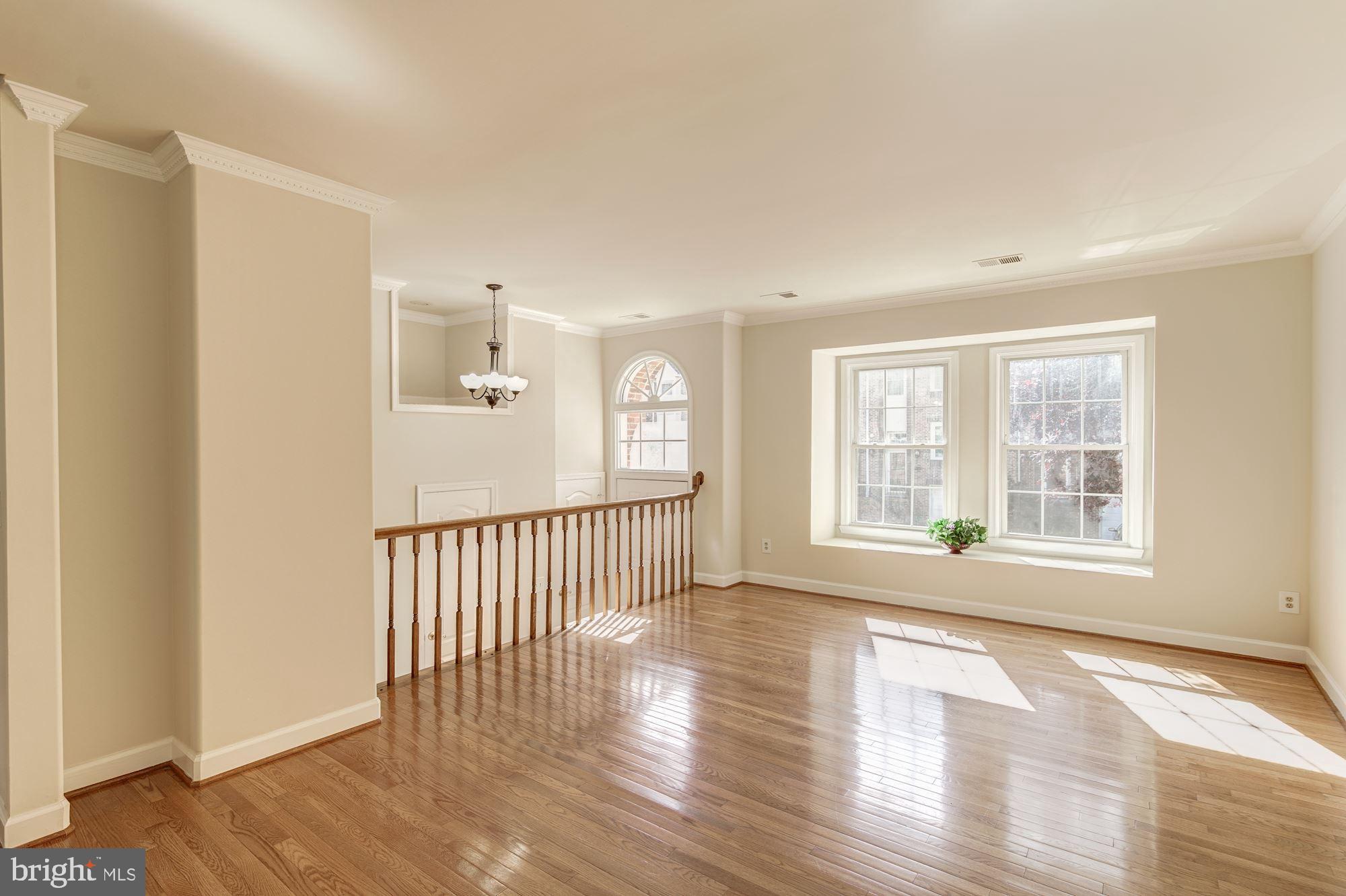 3968 Valley Ridge Drive Fairfax, VA 22033 - Photo 7 of 41 Living Room 2