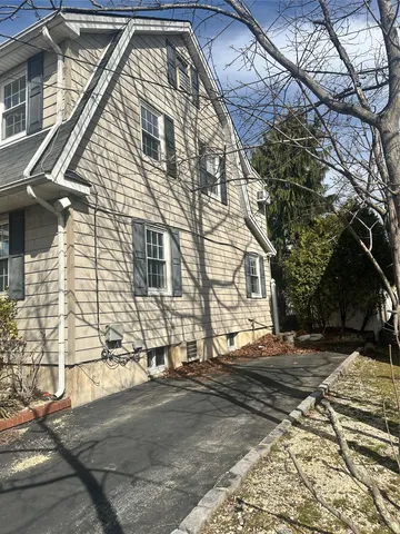 $825,000 | 122 Finucane Place, Woodmere, NY 11598