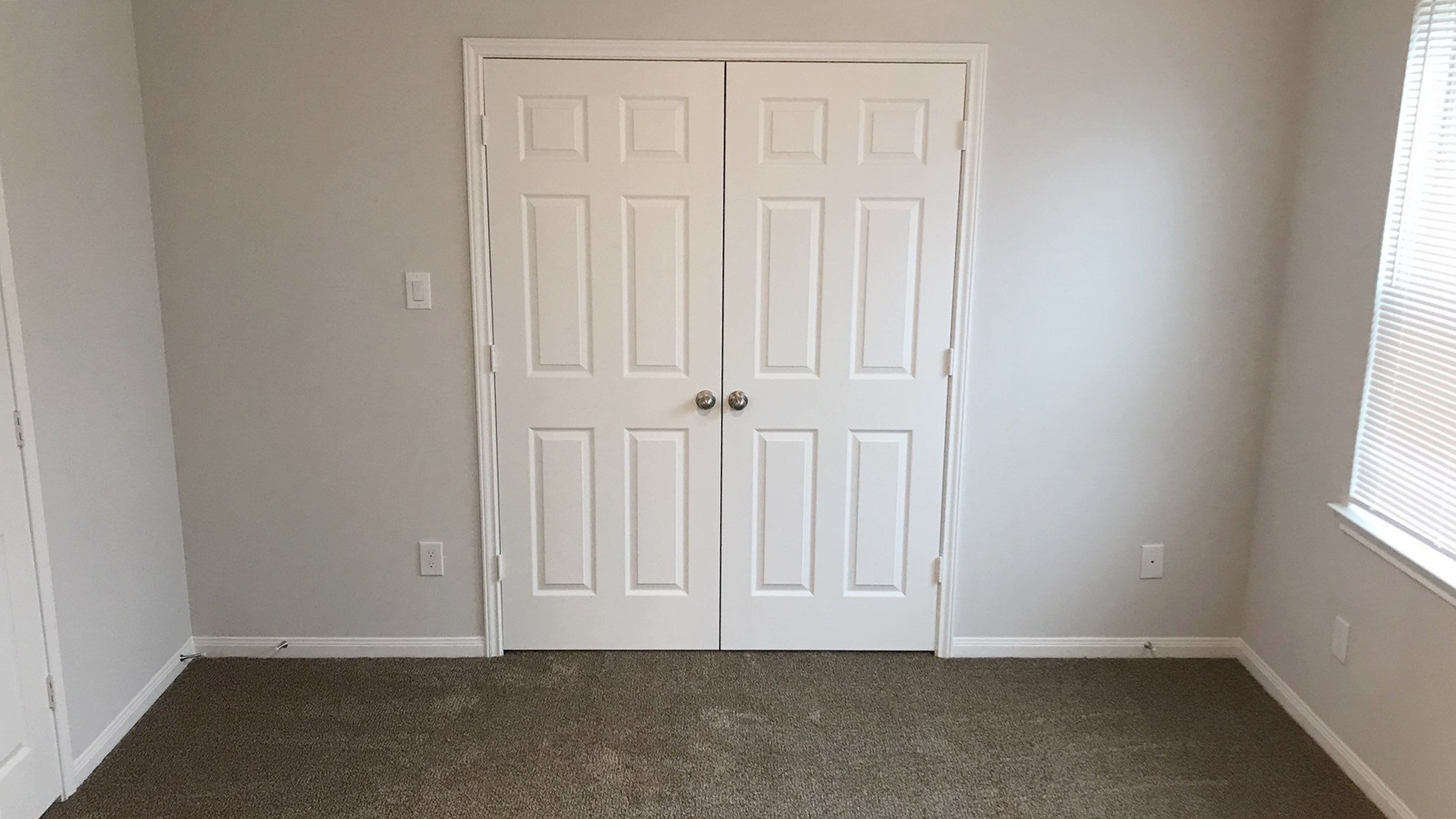 7309 Price, Unit B Houston, TX 77088 - Photo 9 of 27 an empty room with window