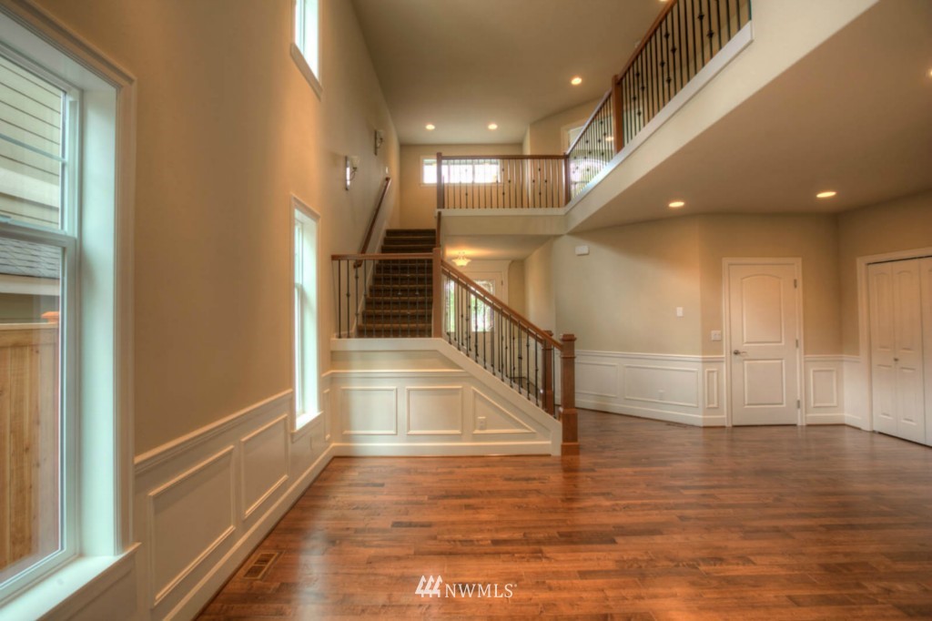 5859 Northeast 8th Street Renton, WA 98059 - Photo 3 of 15